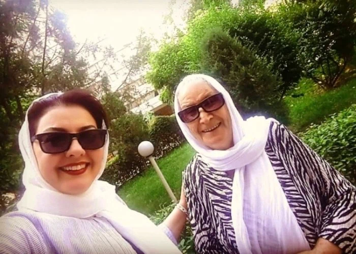 آناهیتا همتی و مادربزرگ اش