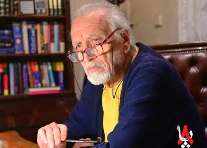 احمد نجفی در هشت پا