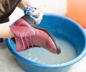 روش پاک كردن لكه قهوه از کفش