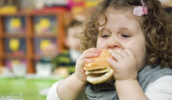خطرات چاقی در کودکان