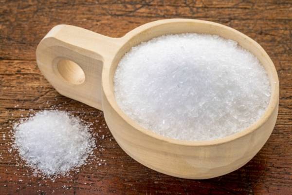 درمان گرفتگی عضلات کمر با حمام نمک