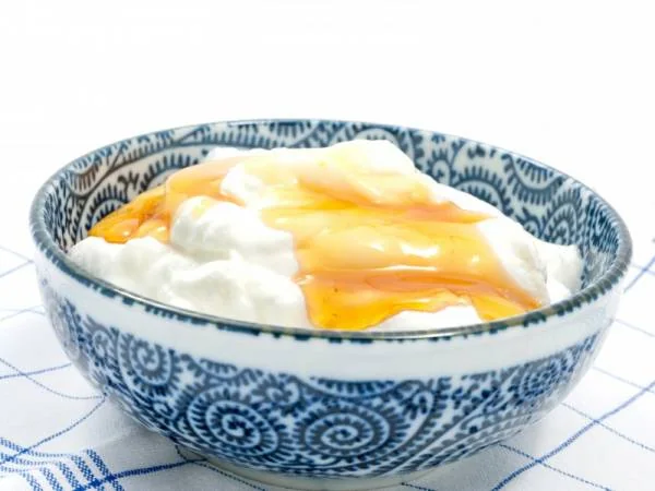 عسل ماست برای خارش پوست