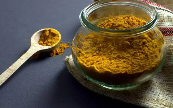 زردچوبه برای خار استخوان