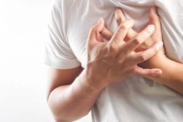علت افتادگی دریچه میترال