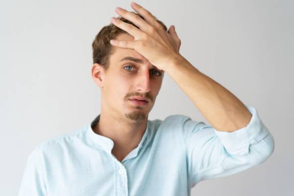 علائم حالت تهوع صبحگاهی حالت تهوع در صبح