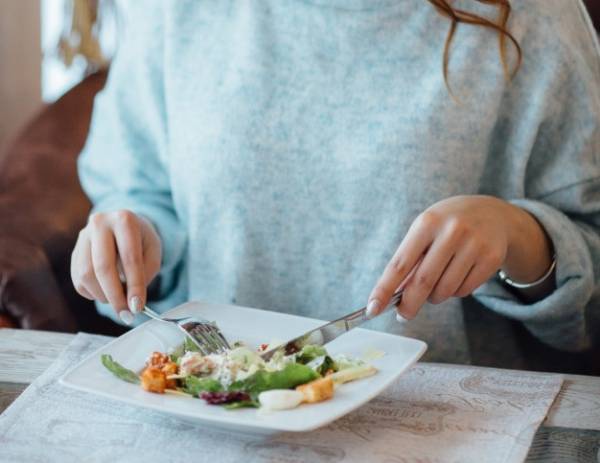 آرام غذا خوردن موجب لاغری و کاهش می شود یا چاقی؟
