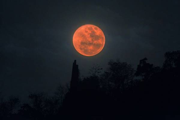 خسوف ماه قرمز