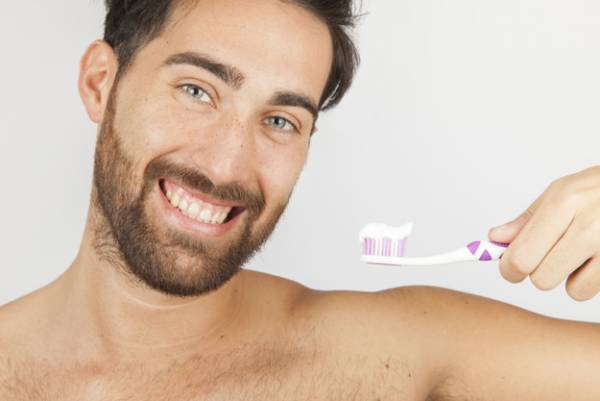 تمیز کردن ظروف نقره و زیور آلات خمیردندان تمیز کننده