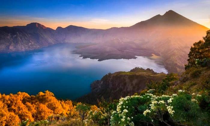 کوه آتشفشانی اندونزی
