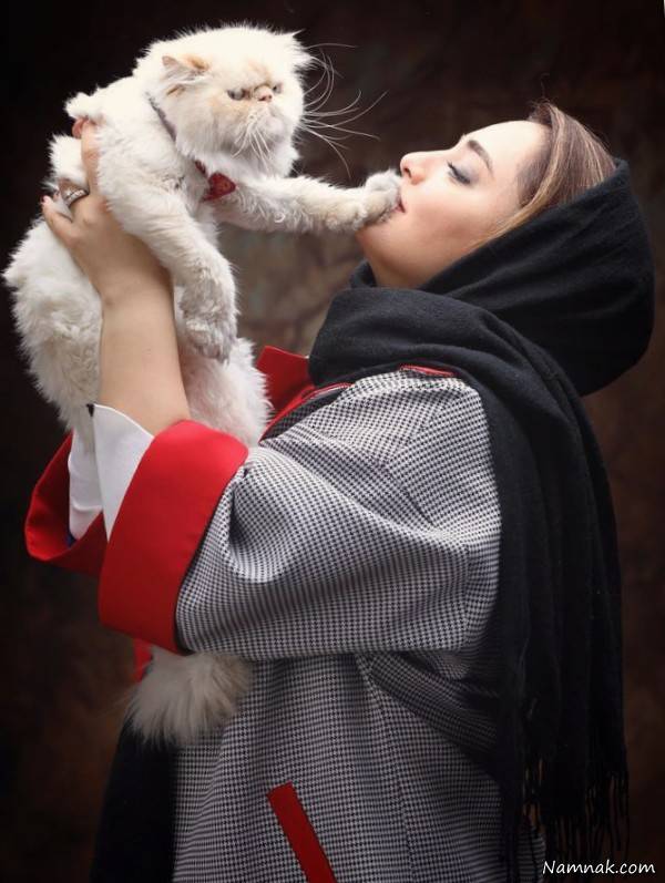 نرگس محمدی و گربه اش
