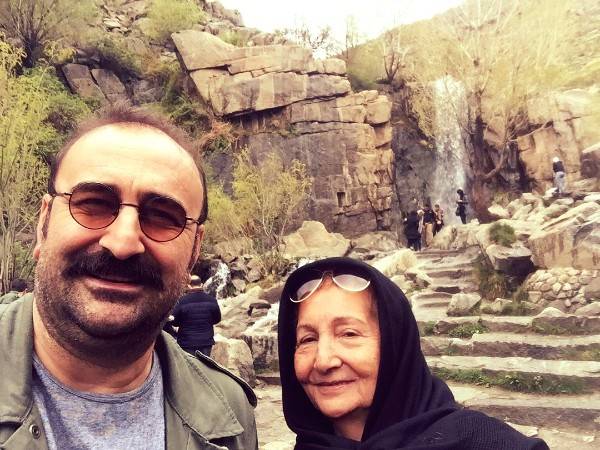 مهران احمدی و مادرش