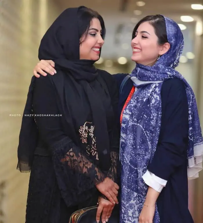  زیبا کرمعلی در کنار مادرش