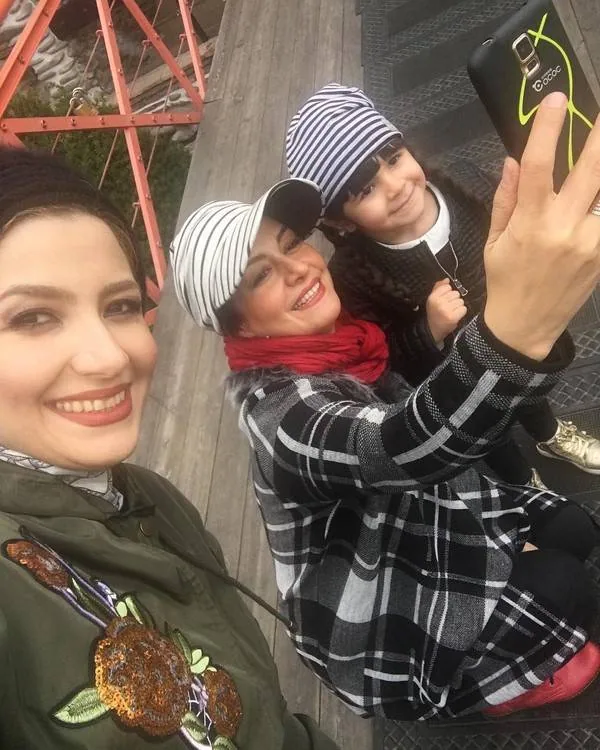 ملیکا زارعی و دخترش