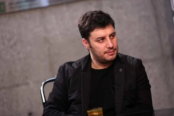 جواد عزتی