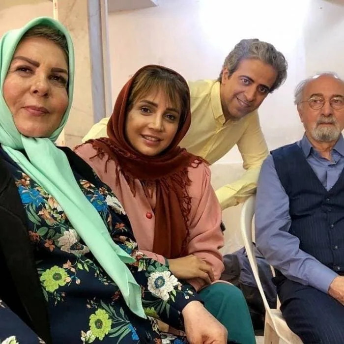 بازیگران بیگانه ای با من است