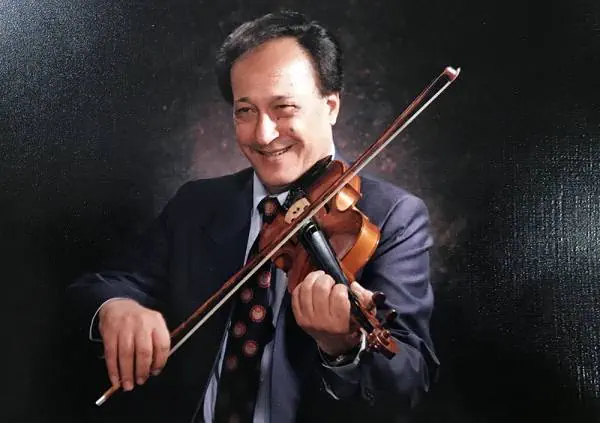 منوچهر لشگری