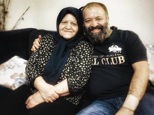 سید علی صالحی و مادرش