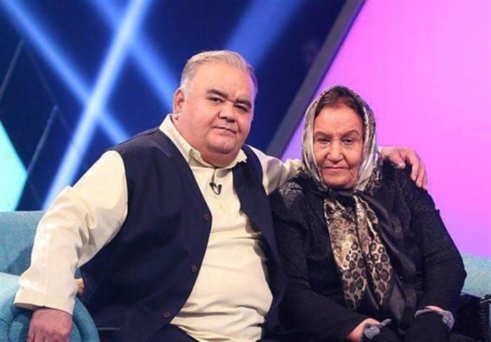 اکبر عبدی و مادرش