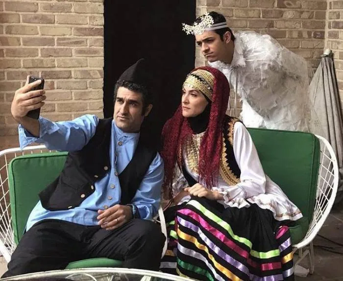 سریال دیوار به دیوار