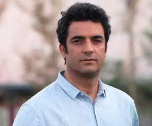 منوچهر هادی