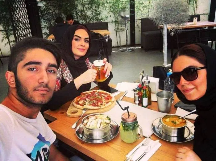 سارا خوئینی ها و فرزندانش
