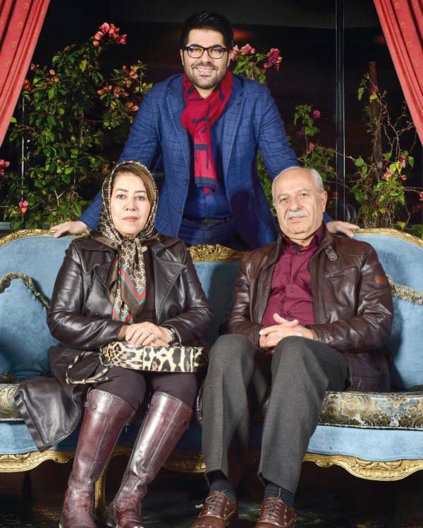 حامد همایون و پدر و مادرش