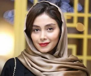 دیبا زاهدی