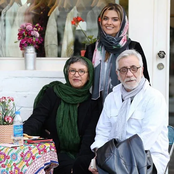 دنیا مدنی و مادرش
