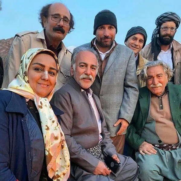 بازیگران سریال نون خ