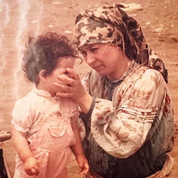 ملیکا شریفی نیا و مادرش