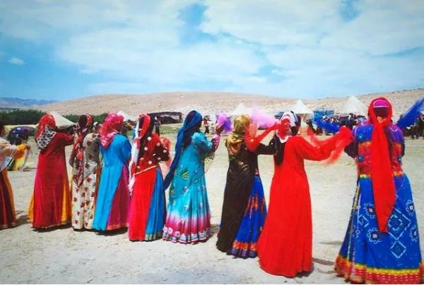 لباس زنان قشقایی