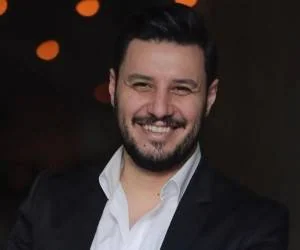 جواد عزتی