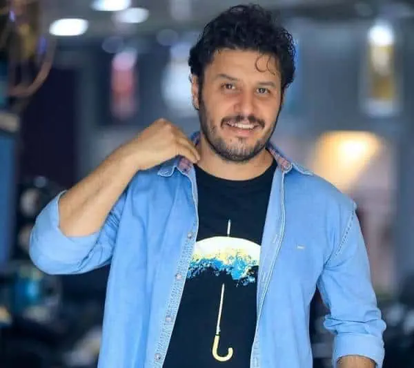 جواد عزتی
