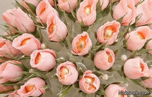 دسته گل رز با کاغذ کشی