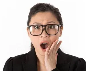 شوخی زن چینی در ایستگاه راه آهن