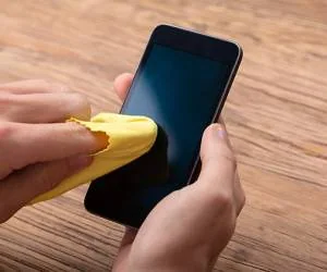 روش های ضد عفونی کردن گوشی موبایل