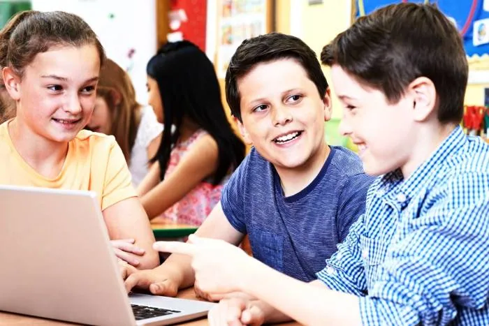 همکلاسی باهوش