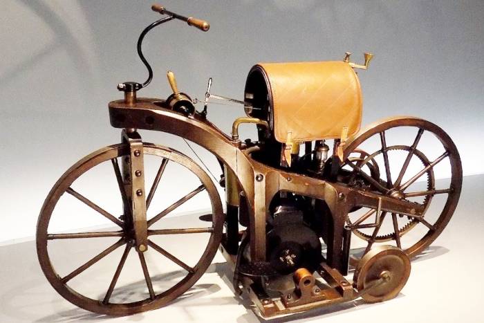 اولین دوچرخه با موتور بنزینی