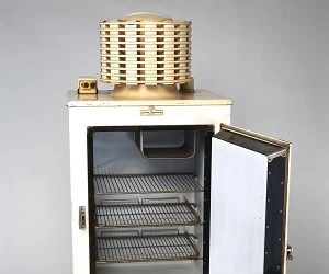 مخترع یخچال