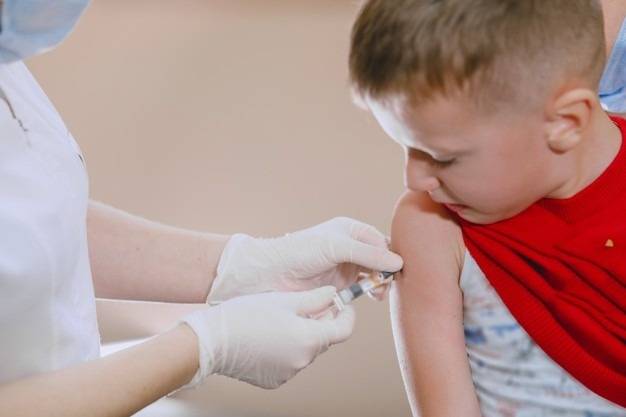 واکسن زدن کودک