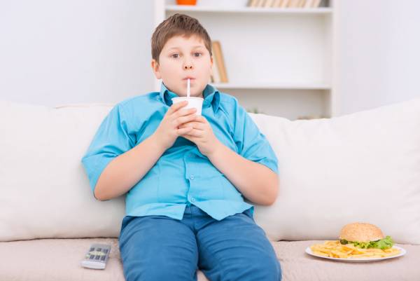 آنچه که حتما باید درباره چاقی کودکان بدانیم