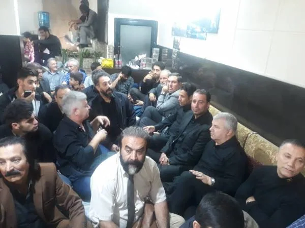 علی پروین در مراسم عزاداری 