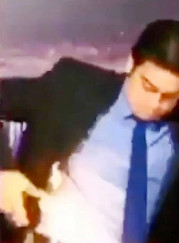 افتادن گلوله آتش در برنامه زنده 