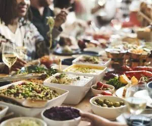  آشنایی با آداب رستوران رفتن و غذاخوردن درکشور های مختلف 