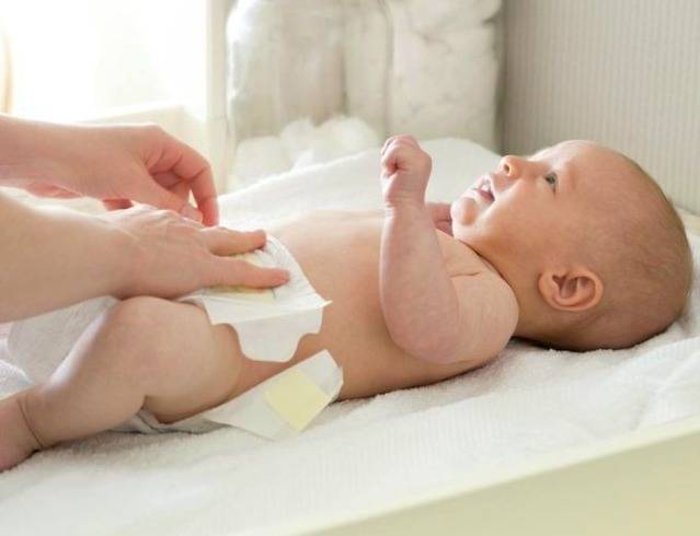آموزش تعویض کردن پوشک بچه تعویض پوشک بچه