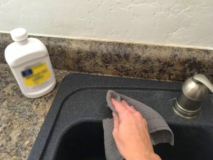 روش تمیز کردن سینک ظرفشویی در جنس های مختلف