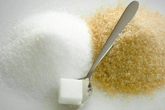 فرق اصلی شکر قهوه ای و سفید چیست؟