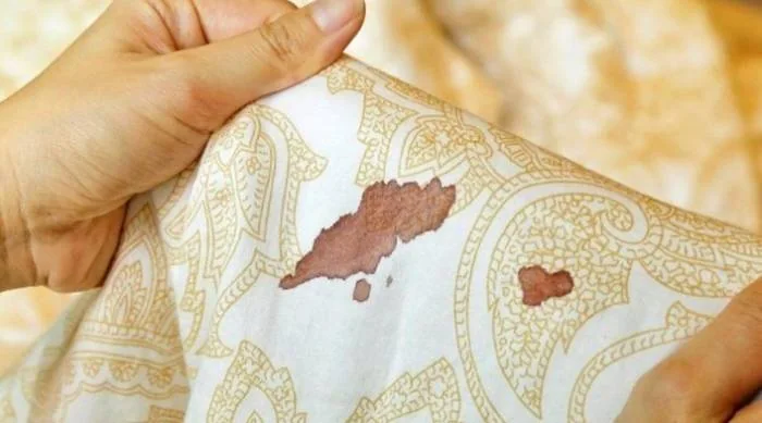 شستشوی لکه خون