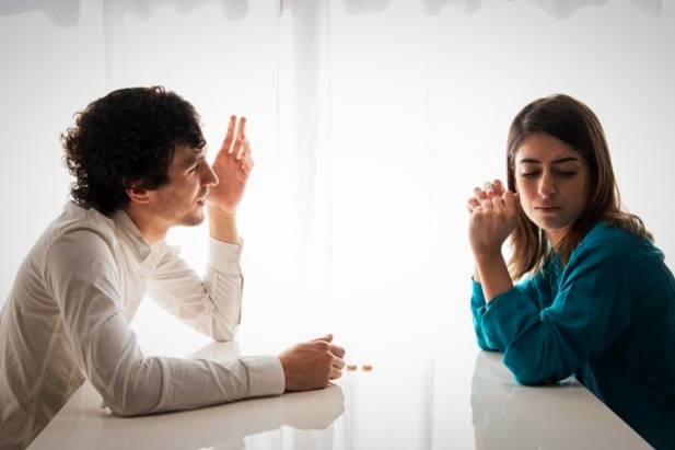 چرا زنان مردانی را که عاشق شان هستند ترک می کنند؟ علت جدایی زنان