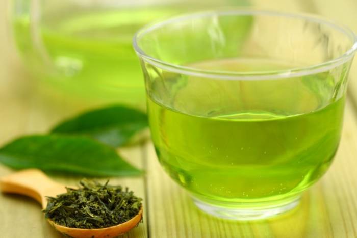 با چای سبز بهترین دهان شویه را تهیه کنید